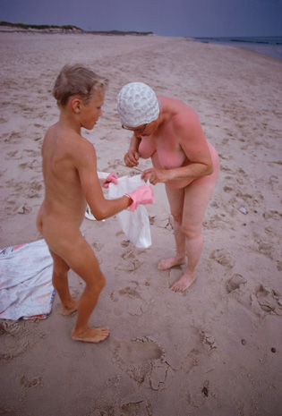 PE_BeachlifeOmamitEnkel_1969